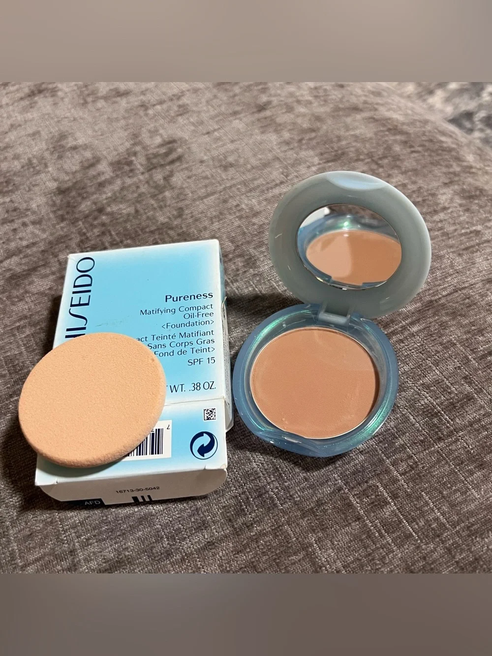 Shiseido Pureness Matifying Compact Oil-Free Foundation 50 Deep Ivory